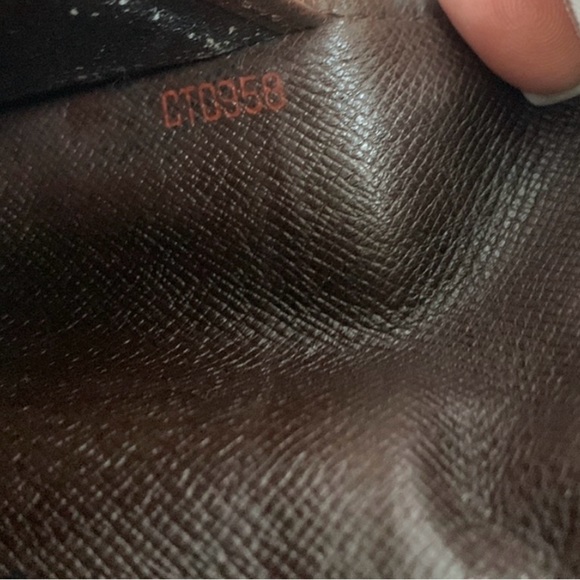 100% authentic Louis Vuitton Damier Ebene (DE) long vertical wallet organizer. - Picture 12 of 15